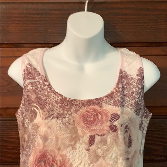 Elle Mode Sleeveless Rose Top👠 - Picture 2 of 11